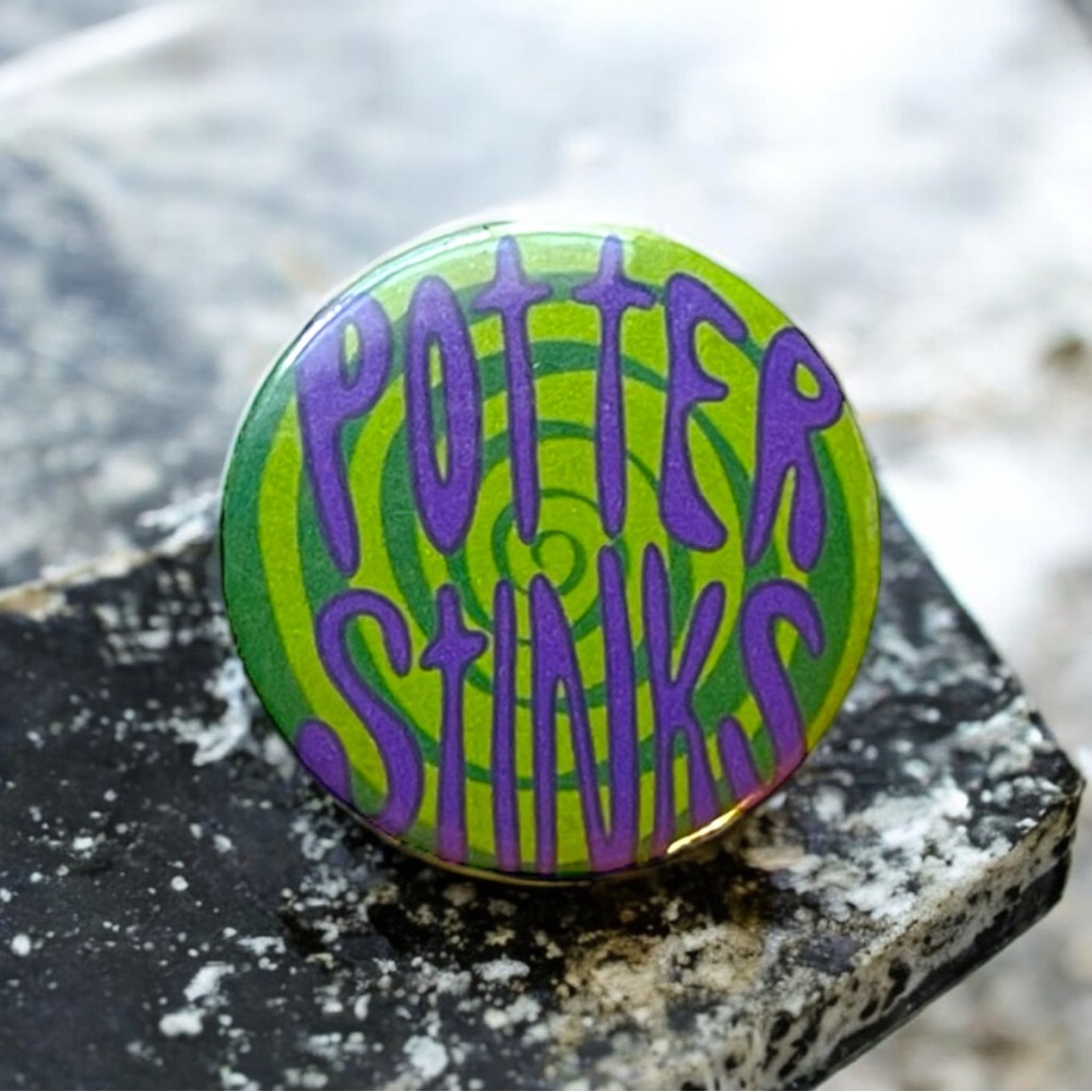 Harry Potter Potter Stinks Button Pin